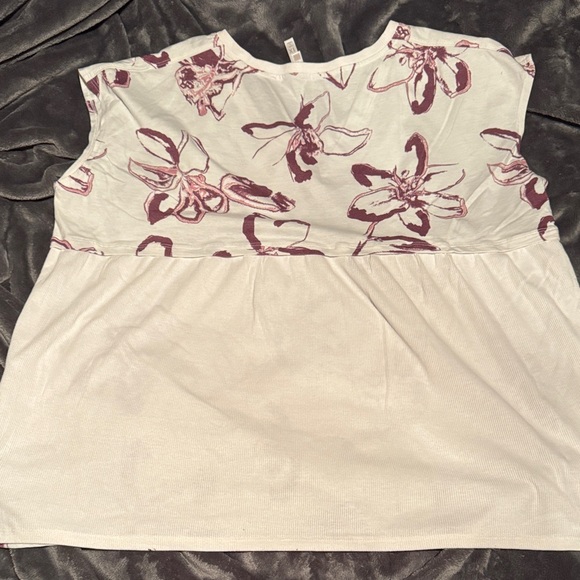 LuLaRoe Floral Short Sleeve Top - White and Purple - Picture 2 of 2